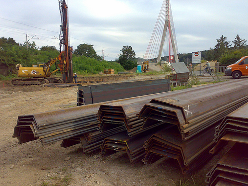 Supply of pile sheets and steel girders for the new bridge over the Elbe River building project in Coswig.
