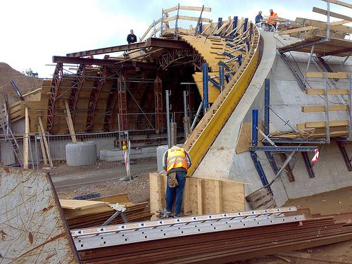 Bauvorhaben A 4, Brckenbauwerk, Trger- Bohlwand- Verbau, Lieferung von HEB- Profilen, Gurtung mit Doppel- U- Profilen 