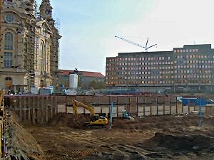 Soldier pile wall sheeting -  Church of Our Lady Dresden - Berlin type pit lining - Essen type pit lining - wood pit lining incl. waler lines  - securing an excavation - building pit safeguard